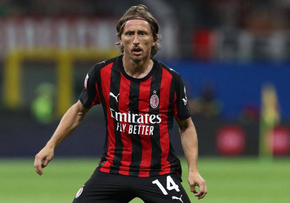 国足主场0-2落后澳大利亚，王大雷失误致失球