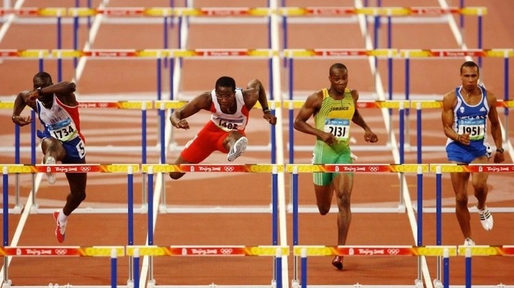 布朗尼39分，湖人险胜勇士！浓眉有自己的傲骨！！！铁骨铮铮！